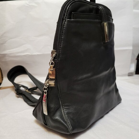 Pelle Studio Handbags - PELLE STUDIO FOR WILSONS LEATHER VINTAGE BLACK SLING BACKPACK